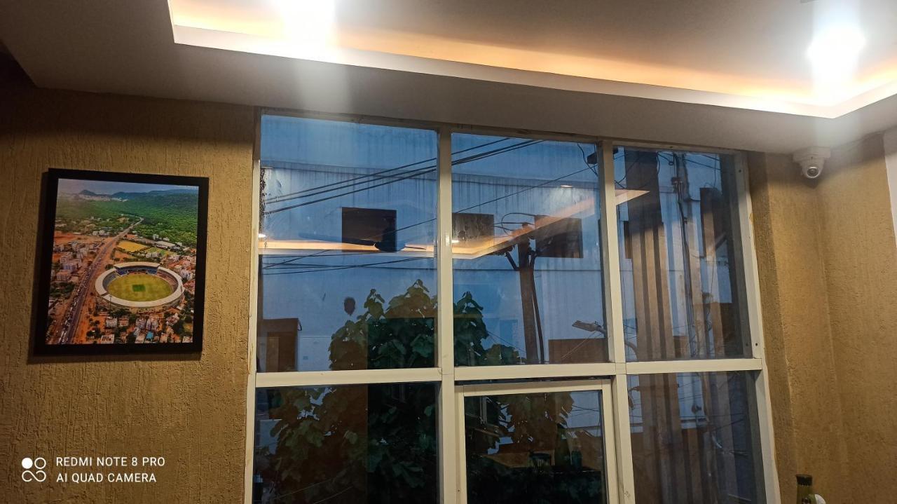 Hotel E Lodge Βιζαχαπατνάμ Εξωτερικό φωτογραφία